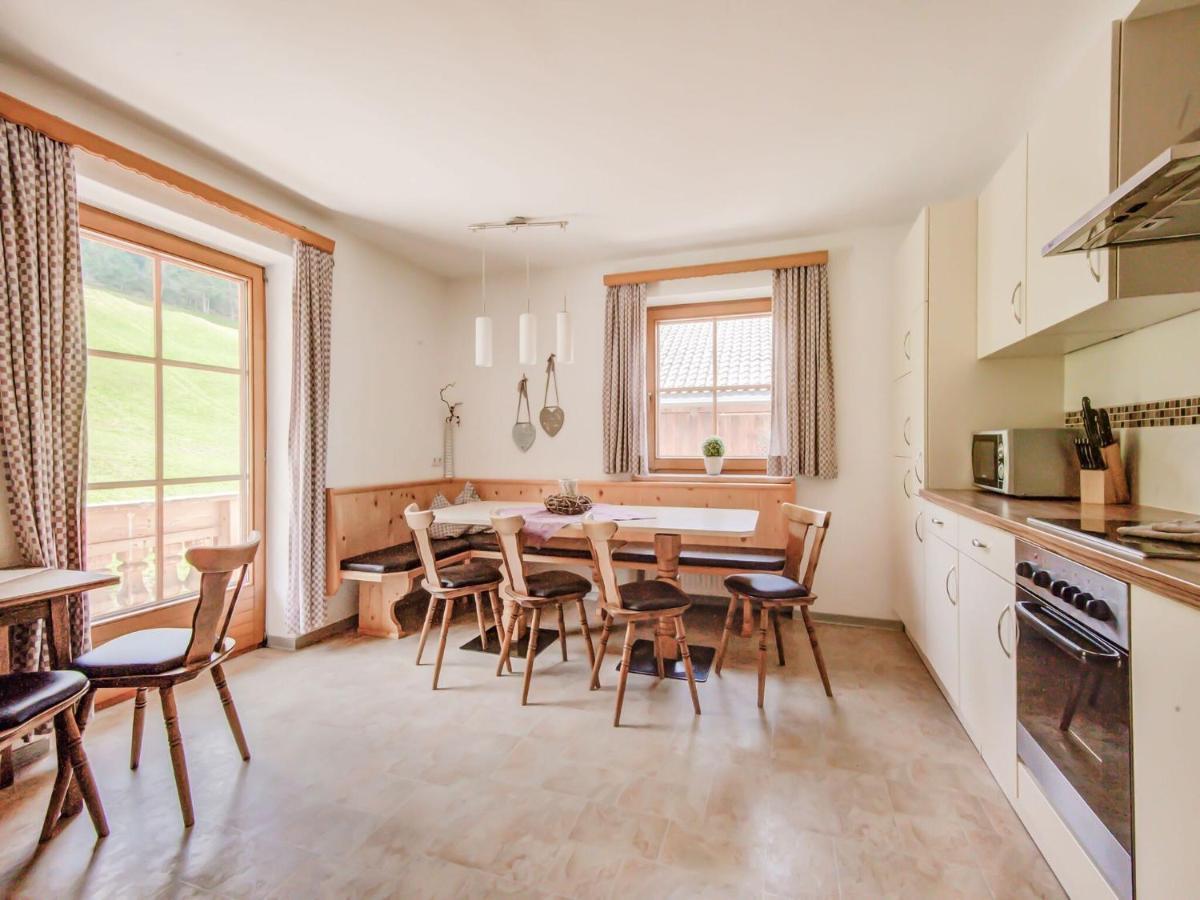 Attractive Apartment In Hainzenberg With Ski Room Eksteriør bilde