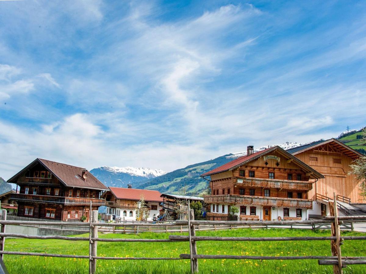 Attractive Apartment In Hainzenberg With Ski Room Eksteriør bilde
